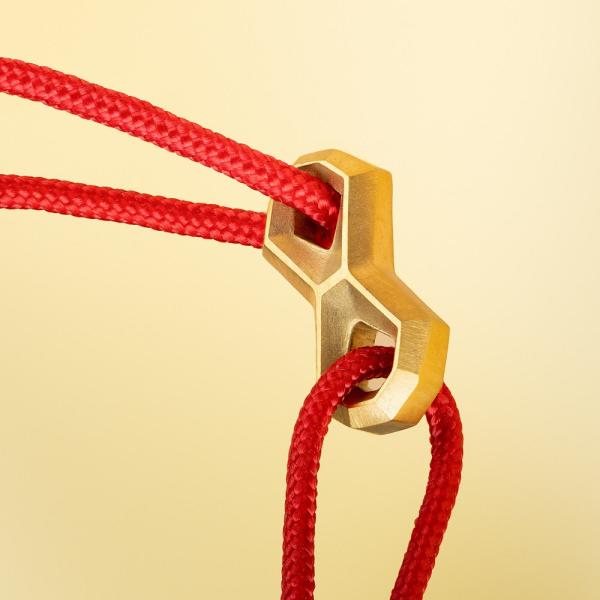 1,5 mm rotes Nylonarmband mit einem Titan-Unendlichkeitszeichen - Infinity Red Gold